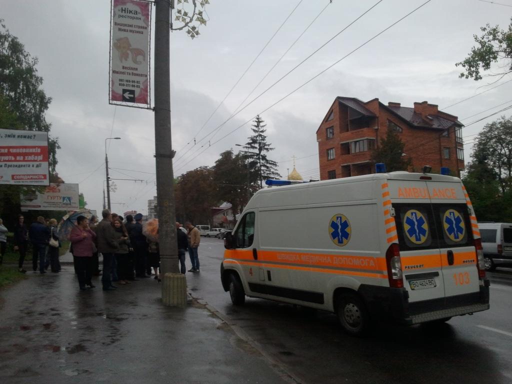 Засліпило: У Києві нелюд збив матір та двох дітей на пішохідному переході (ФОТО)