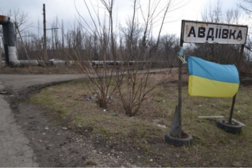 Бойовики гатять по Авдіївці з танка: є поранені серед українських воїнів