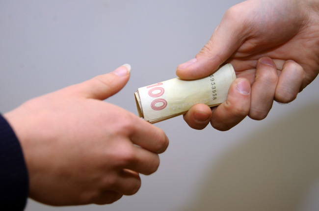 В Україні середній хабар становить 1350 євро при зарплаті в 144