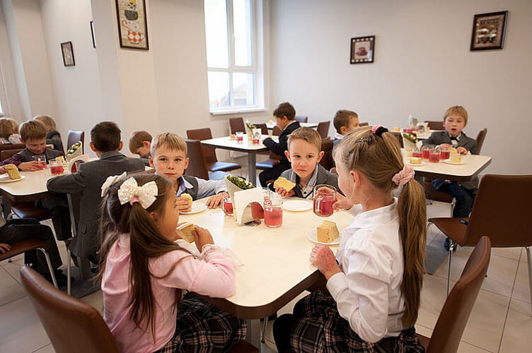 Скандал в одеській школі: дітям готувала обіди кухар з туберкульозом