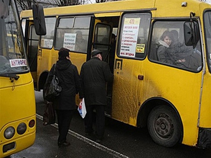 Одумалися: українцям від сьогодні зменшили вартість проїзду в маршрутках (ФОТО)