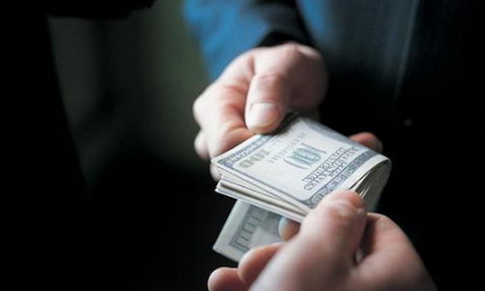 Заступника начальника виконавчої служби взяли з “міченими” грошима на Чернігівщині