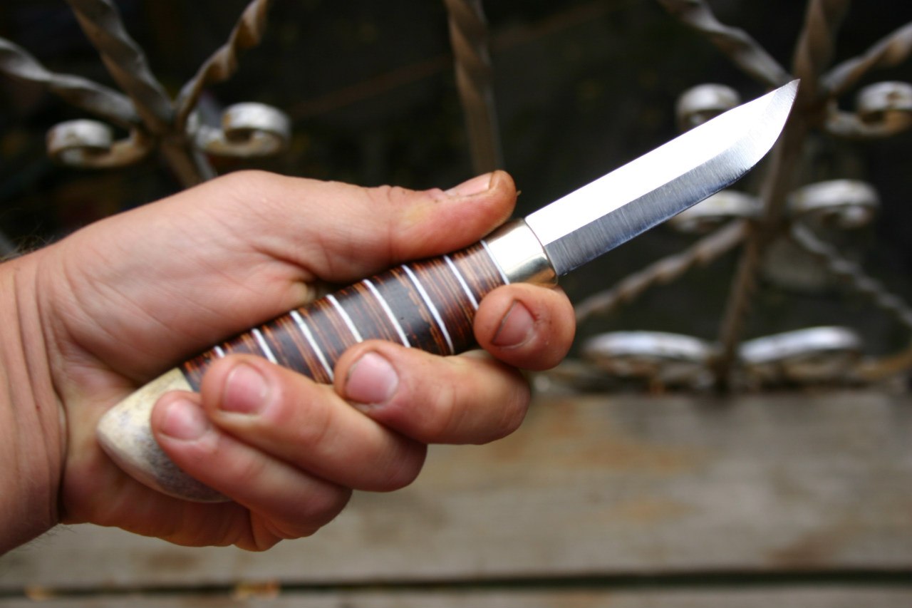 Небезпечне сусідство: Чоловік жорстоко понівечив ножем співмешканку