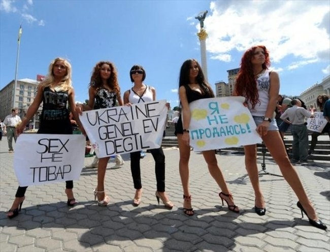 “Гарний” початок Посту: В Україні виступають за легалізацію проституції