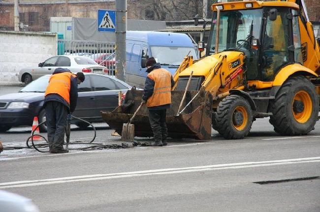 У Київавтодорі “наварили” 11 млн грн на ремонті доріг