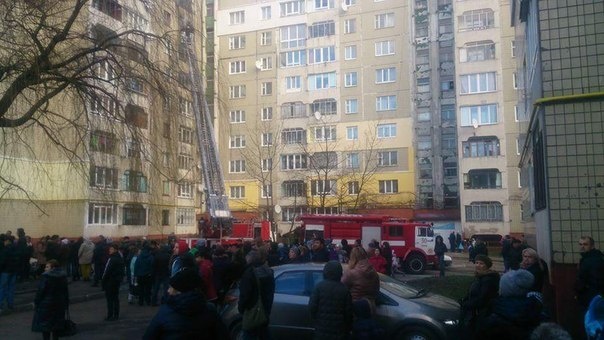 У Києві сталася масштабна пожежа в багатоповерхівці, евакуйовано 70 людей (ФОТО)