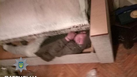 У мертвого за пазухою: Львівські поліцейські виявили квартирного злодія у помешканні померлого львів’янина