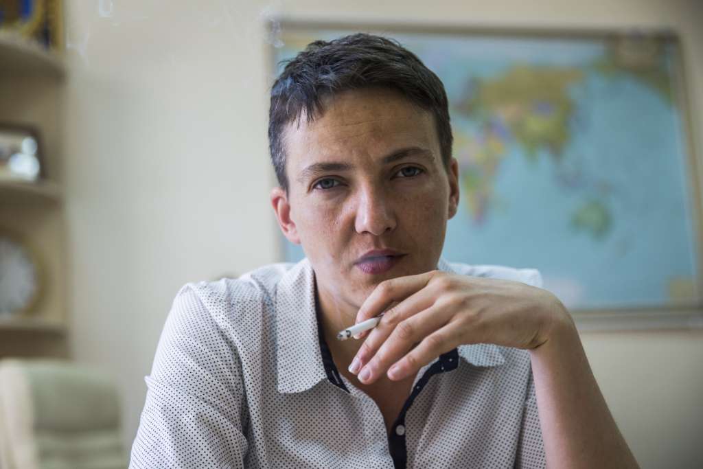 Роковая женщина: Савченко в міні-сукні і на каблуках звела всіх з розуму
