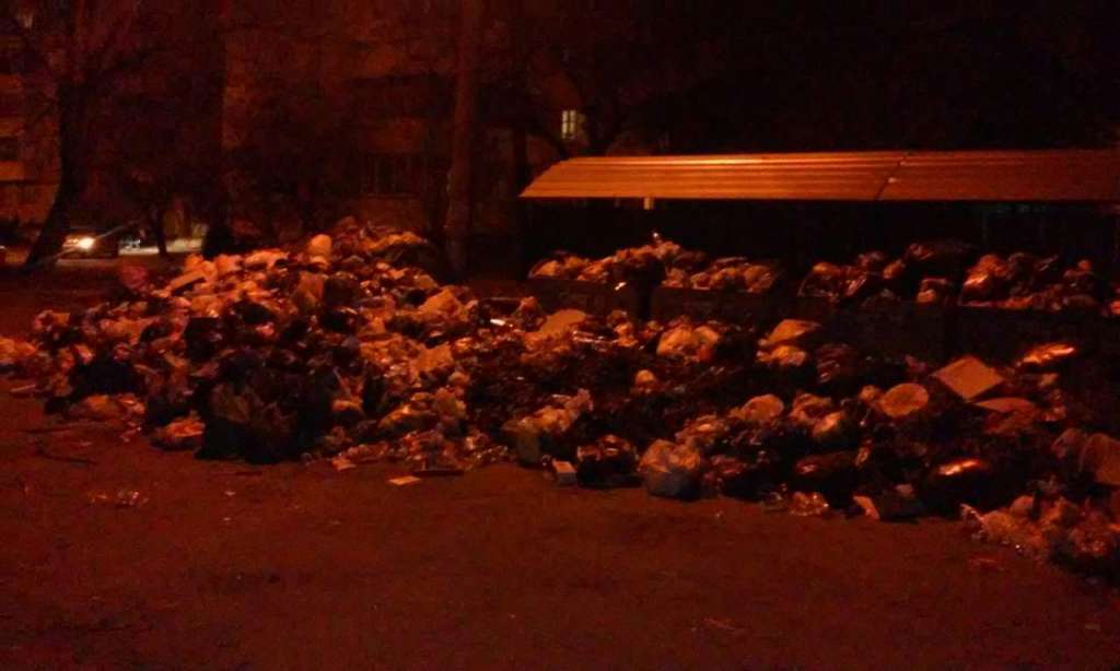 Це коли-небудь закінчиться?!: у Львові знов “виростають” гори зі сміття (ФОТО)