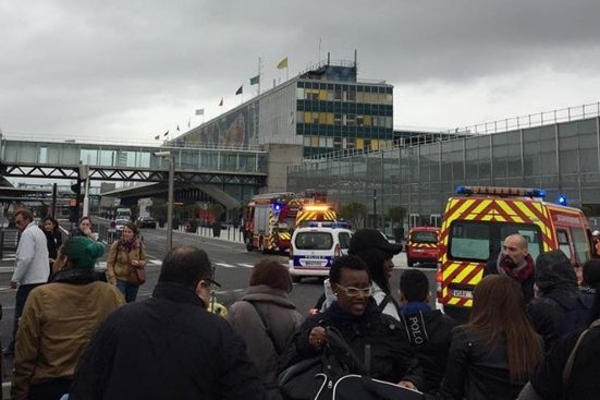 Перестрілка в аеропорту Парижа: вбито людину (ФОТО)