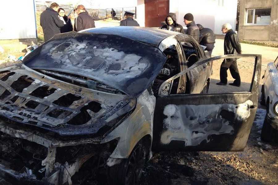 От і має: у Вінниці спалили дорожезну автівку депутата (ФОТО)