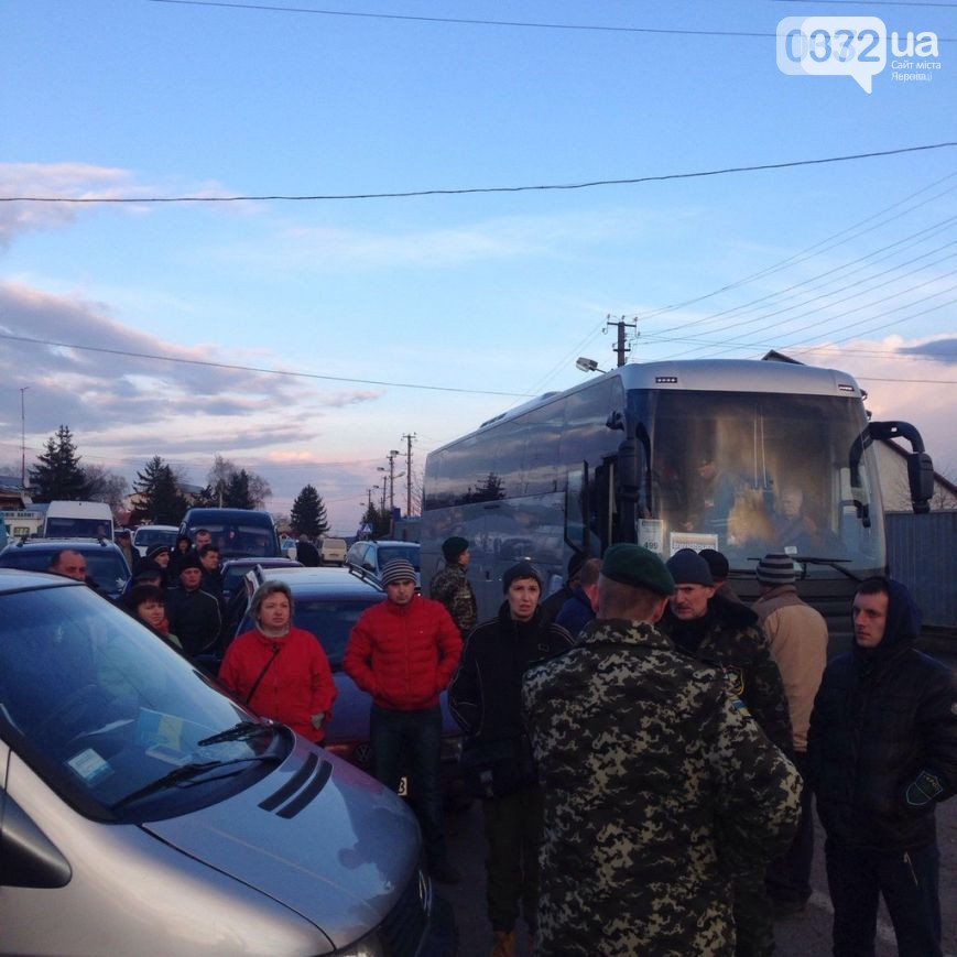 Українським волонтерам заблокували в’їзд до зони АТО