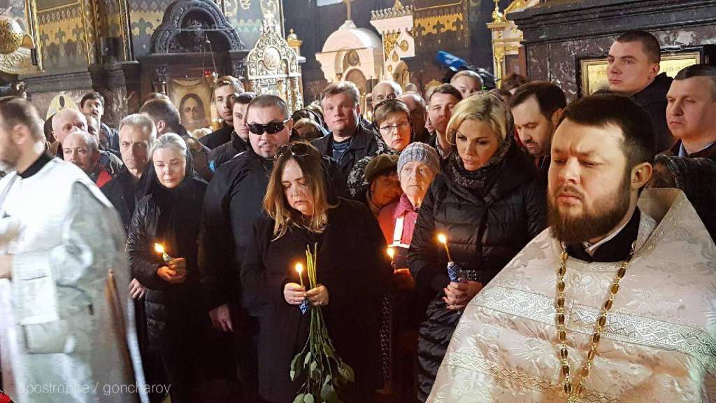 Про це всі говорять: те, що зробила вдова Вороненкова на похороні навело жах на всіх присутніх