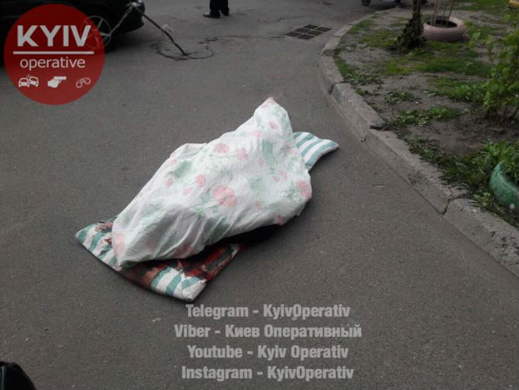 Такого Україна ще не бачила!!! В Києві на Оболоні сталося СТРАШНЕ ВБИВСТВО (ФОТО 18+)