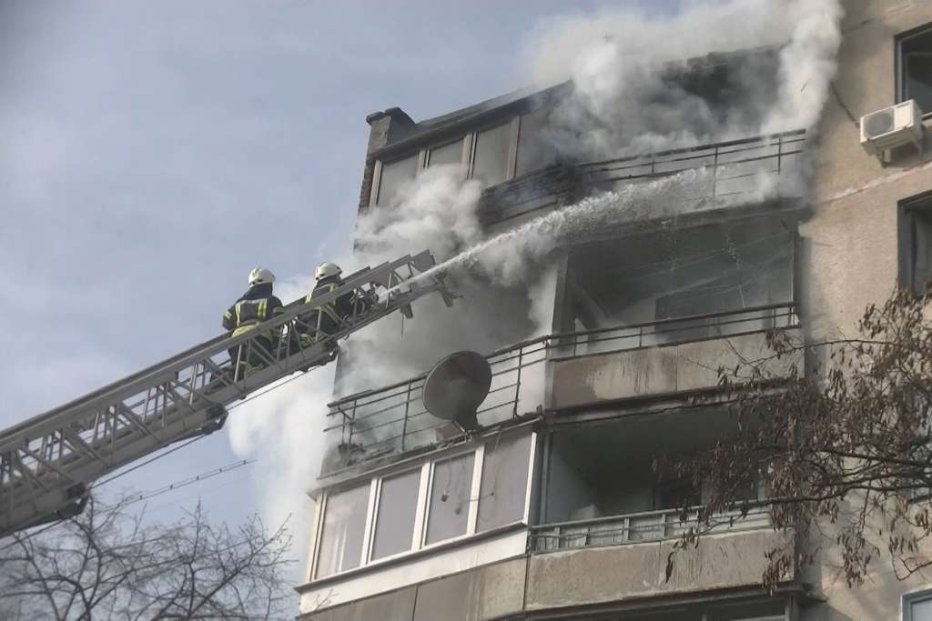 СПРАВЖНЄ ПЕКЛО… У Житомирі сталася масштабна пожежа в багатоповерхівці