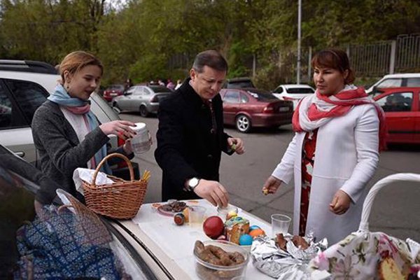 Як Парасюк, Саакашвілі та інші одіозні політики відсвяткували Великдень (ФОТО)