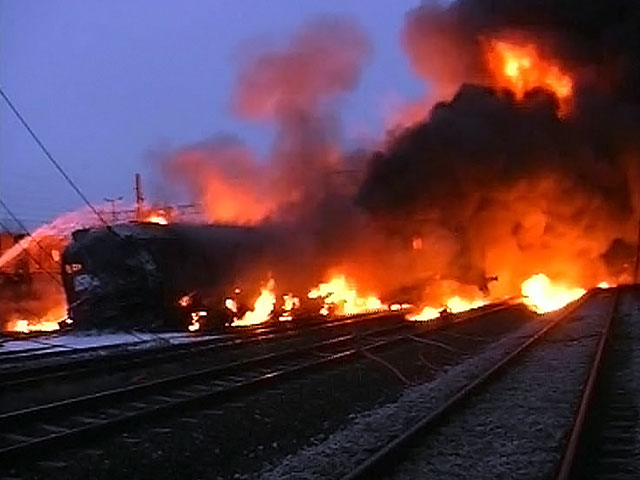 ТЕРМІНОВО!!! У Львові загорівся пасажирський потяг, це відео навело жах на всю країну