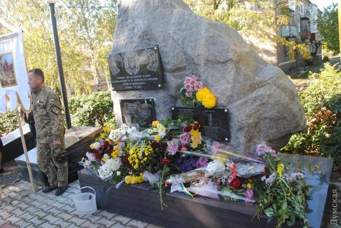 Українці цього не пробачать: вандали познущались над пам’ятником героям АТО! Важко стримати обурення!(ФОТО)