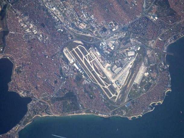 Вигляд з космосу: як змінювався донецький аеропорт (ВІДЕО)