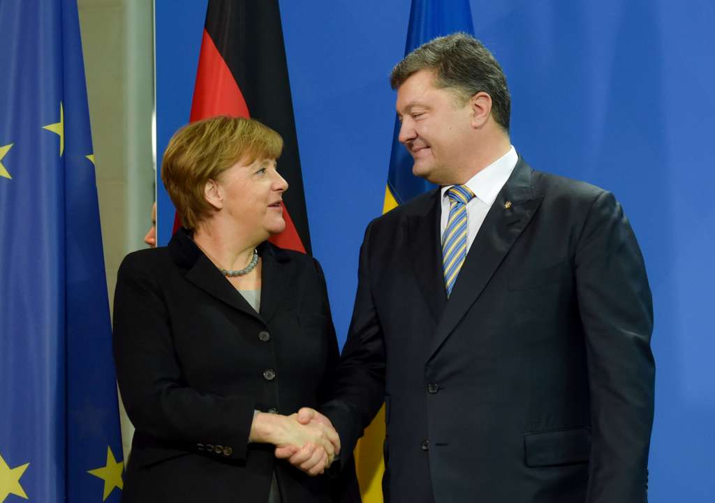 Тримайтесь міцніше: Меркель і Порошенко планують зустріч! Про що ж вони будуть говорити?