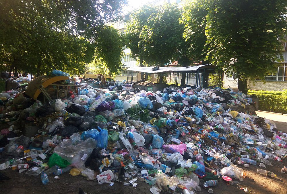 МІСТО ПОТОПАЄ!!! Моторошні фото сміттєвих завалів у Львові!! Такого Ви не побачите більше ніде!