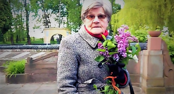 «Я вас всех ненавижу»: жінка з «георгіївською стрічкою» у Львові назвала воїнів АТО «вбивцями»
