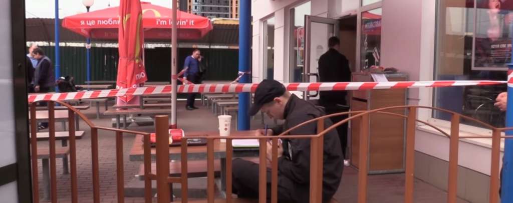УВАГА!!! З’явилося відео, як відвідувач McDonald’s у Києві вбив чоловіка одним ударом