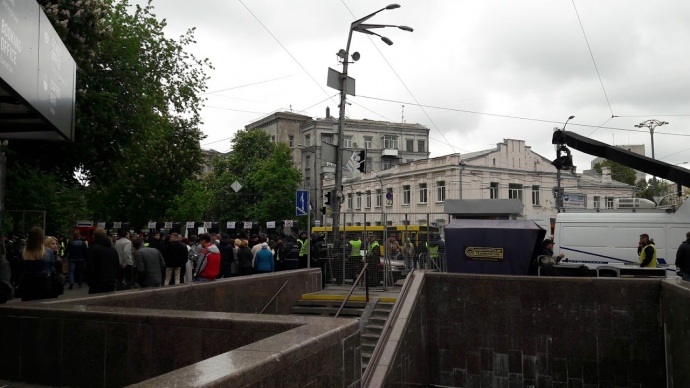 ТЕРМІНОВО: У Києві перекривають вулиці і активізується Нацполіція! Президент їде на місце події! ЩО ТАМ КОЇТЬСЯ?(ФОТО+ВІДЕО)