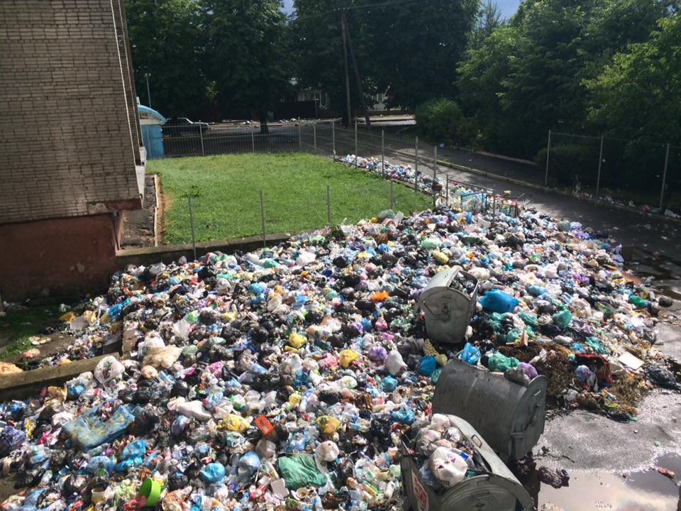 У Львові почалося вивезення сміття! Там зараз справжній погром! Деталі приголомшують!