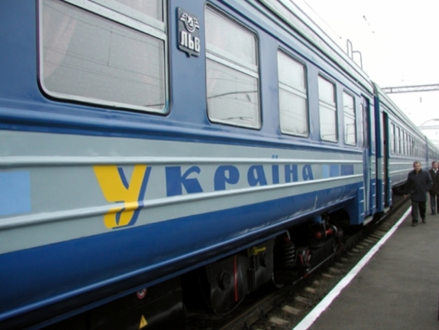 “Їдемо в Європу”: Як працівники “Укрзалізниці” підтримують пияцтво в поїздах! Деталі, які обурюють!