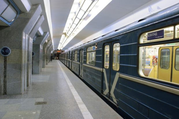 Це просто жах!!! В Києві чоловік кинувся під потяг у метро