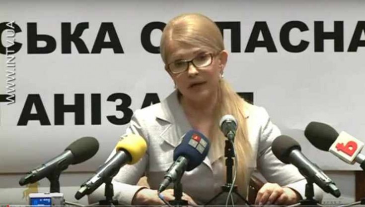 “НАМ ПОТРІБНО ОБ’ЄДНАТИСЯ ТА НЕГАЙНО ПРОВЕСТИ ПЕРЕВИБОРИ” – Юлія Тимошенко своєю промовою поставила всю країну “на вуха”! ВІДЕО