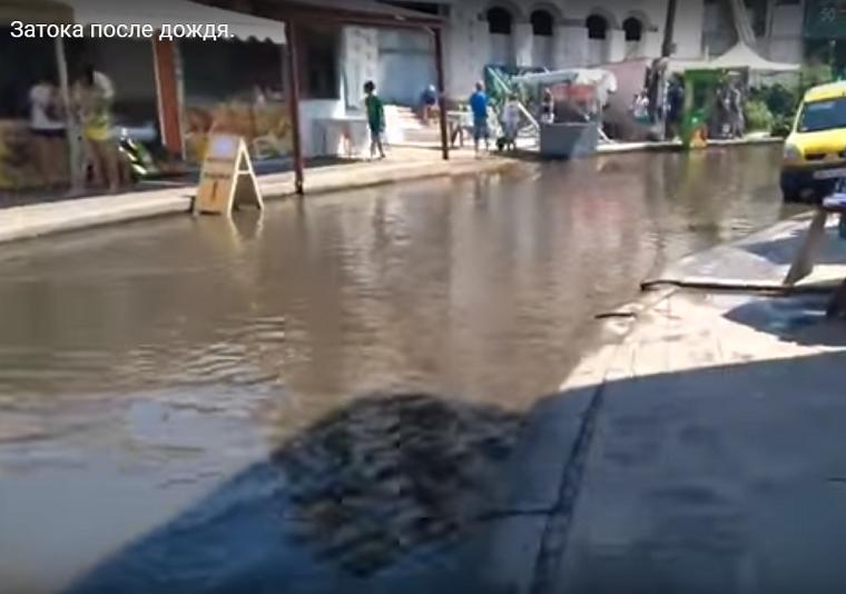 Негода наробила страшного лиха у популярному курортному містечку України.  Там ТАКЕ коїлось (ВІДЕО)