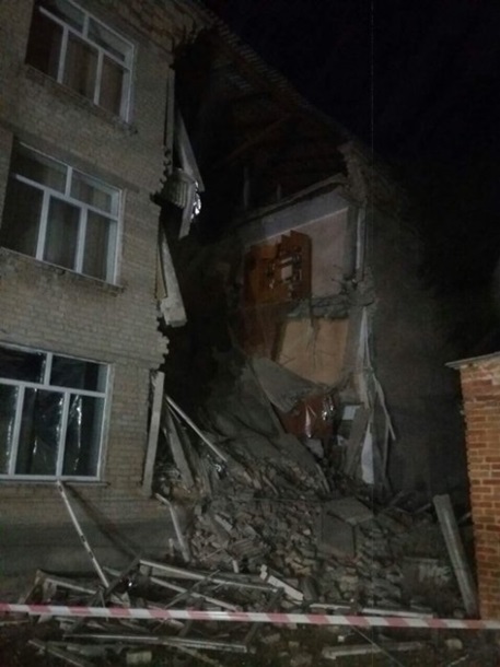 Одні руїни: На Миколаївщині обвалилась ШКОЛА!Три поверхи зразу.  Шокуючі ФОТО