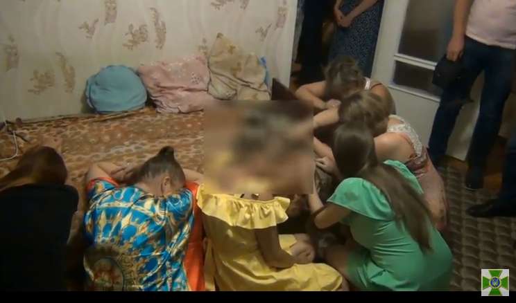 “Жриці кохання”: На Дніпропетровщині молоденьких дівчат продавали у секс-рабство в Ізраїль. Подробиці шокують