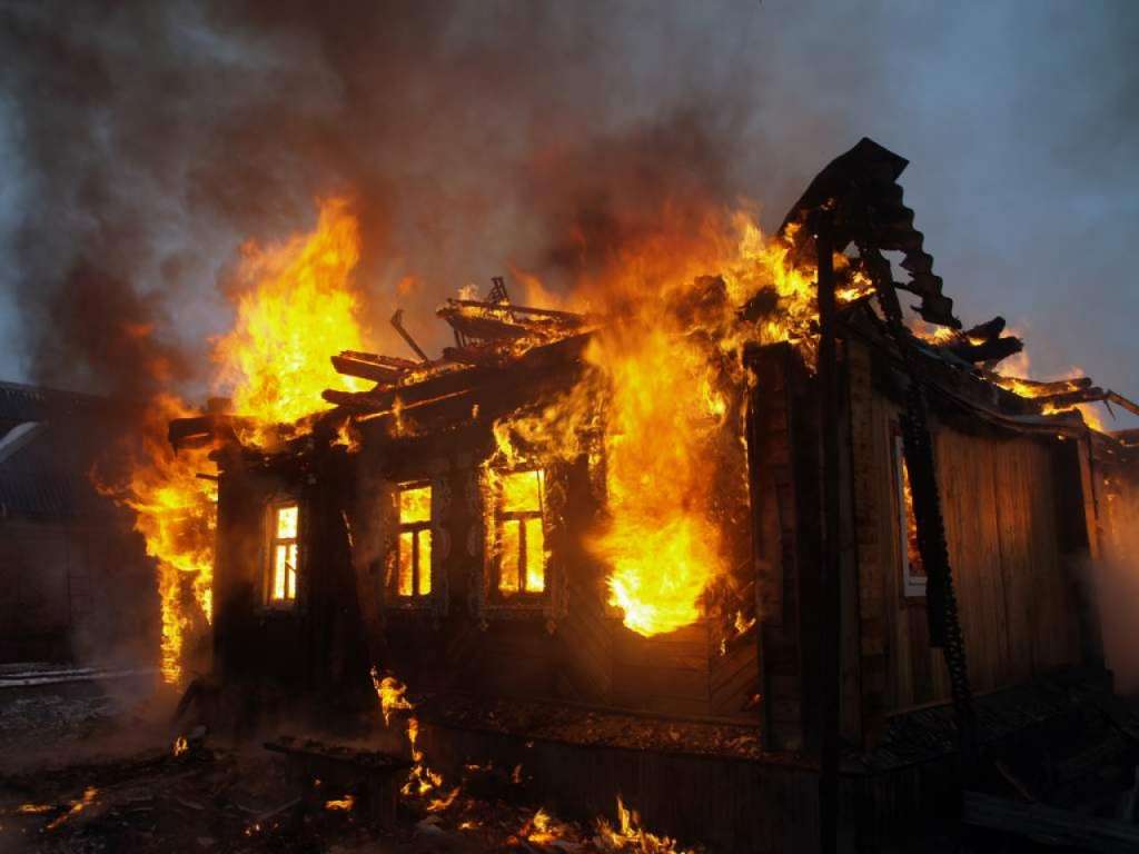 На Львівщині при пожежі виявили труп, деталі вас точно приголомшать