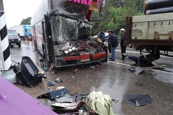 Моторошна смертельна ДТП за участі пасажирського автобуса та вантажівки. Подробиці, від яких холоне кров (ФОТО)