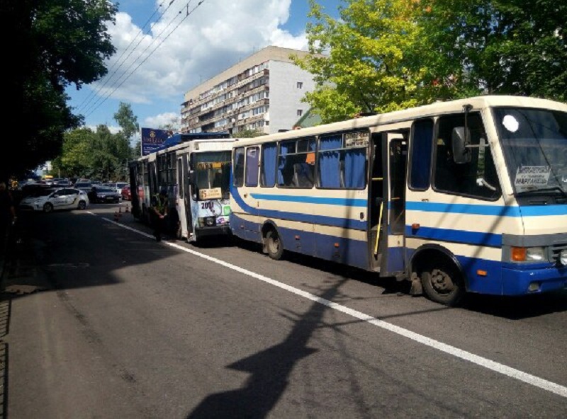 Це пекельні муки… На Львівщині пасажири рейсового автобуса отримали страшні опіки, причина всіх шокує. Серед постраждалих діти