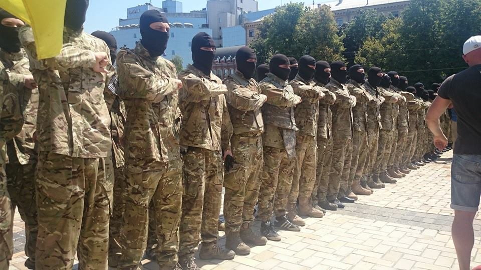 ТРИВОГА!!! В центр Києва увійшли озброєні бійці, що ж там коїться?