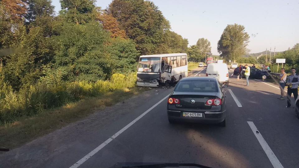 На Львівщині сталась страшна ДТП за участі пасажирського автобуса. Деталі приголомшують