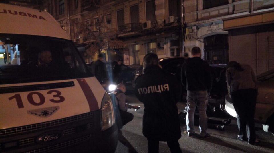 На очах у перехожих: У Києві просто на вулиці розстріляли чоловіка. Деталі інциденту змусять вас здригнутися