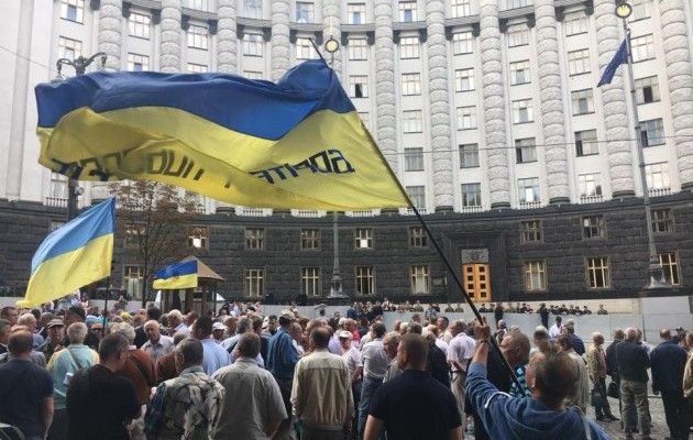 Там ТАКЕ коїться!!! Просто зараз в Києві відбувається страшний масовий протест, причина стосується кожного українця