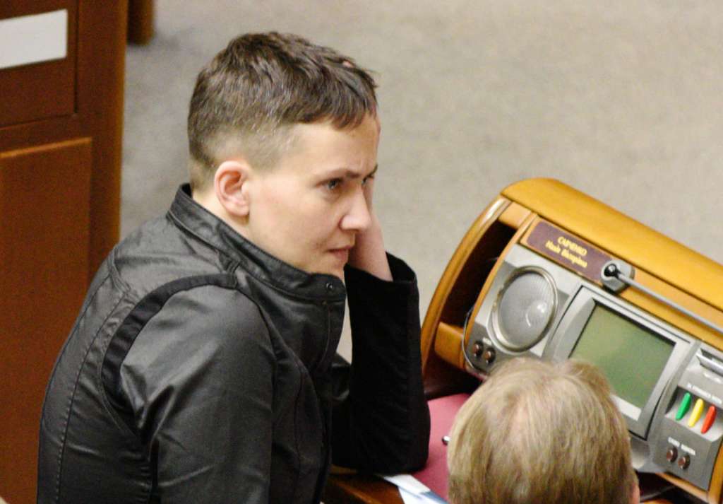 “І лампаси на стрінгах?”: Надія Савченко шокувала Мережу своїм “модним” костюмом.Краще приберіть дітей від екранів