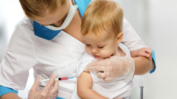 Матері в шоці: відтепер тільки лікарі мають право вирішувати чи вакцинувати дитину, інакше забудьте про дитячий садок і платіть штрафи
