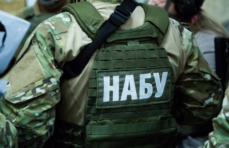 Такої схеми Україна ще не бачила… Правоохоронці накрили конвертаційний центр. Гроші возили візками!