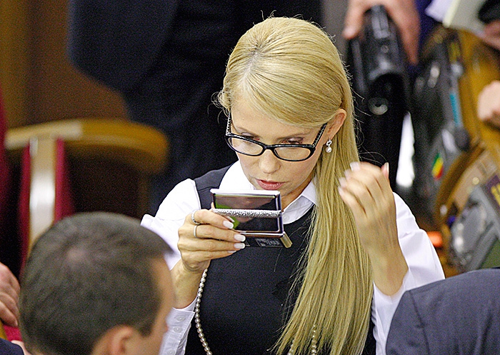 Таке краще зранку не бачити! Юлю Тимошенко застукали за неочікуваним заняттям, ви тільки подивіться на неї (Відео)