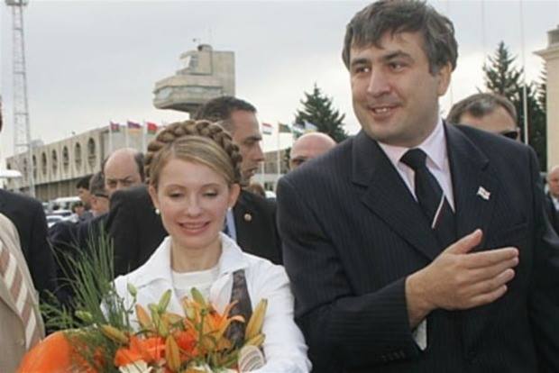 Домовились про таке….! Тимошенко після таємної зустрічі з Саакашвілі супроводжує його в Україну. Відео з автобусу(НАЖИВО)