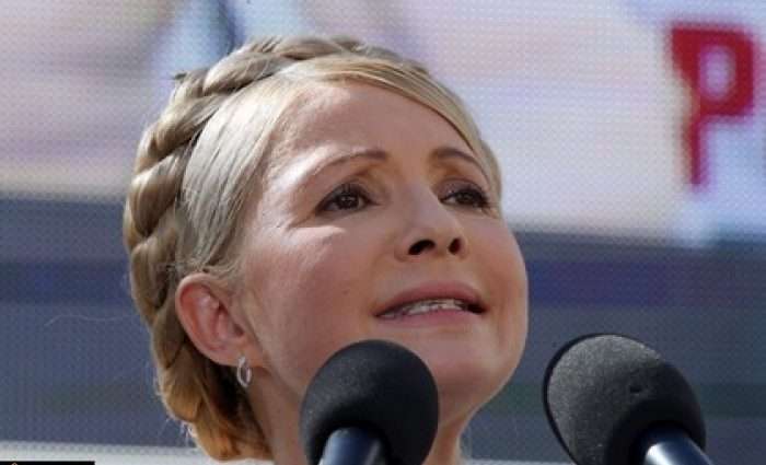 “П’янь”: Юлія Тимошенко з самого ранку заради двох бутилок вина “пустилась навтьоки”, тільки подивіться на її обличчя