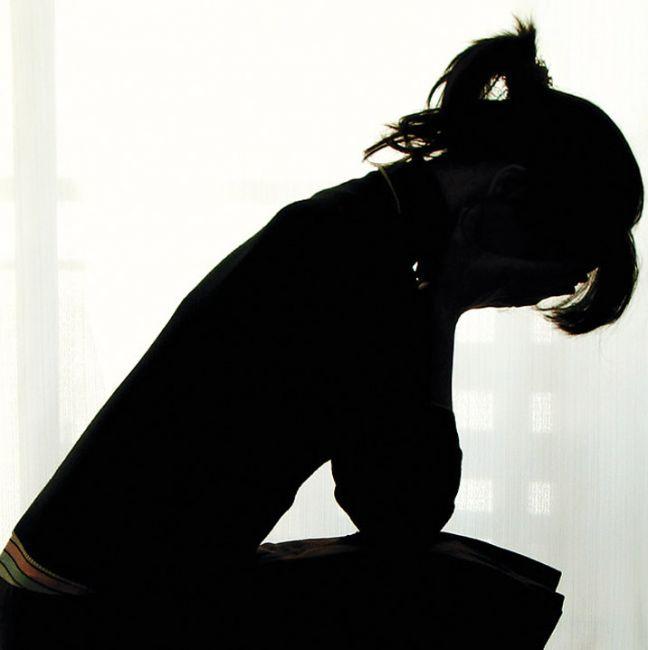 Звірство якесь!!! 40 чоловіків майже протягом року ґвалтували 14-річну дівчину, від подробиць віднімає мову