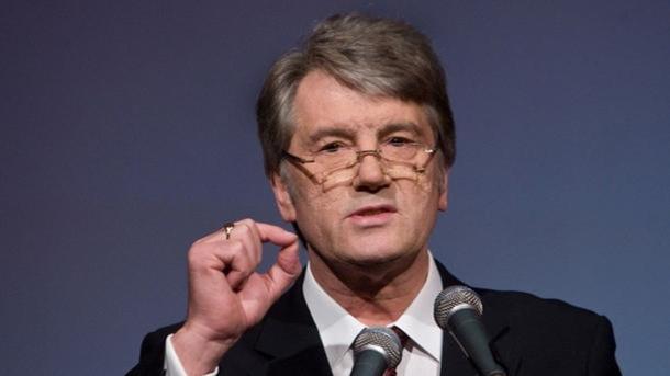 “Курча! Це Ви?”: Геть постарілий Ющенко вразив появою в польській електричці. Його тепер важко впізнати